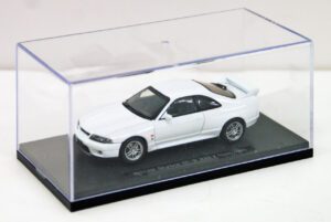 EBBRO 1/43 1995 Nissan Skyline GT-R R33 Vspec, white - 44186